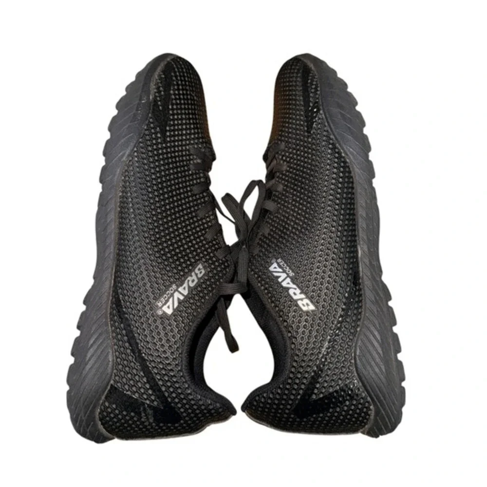 Brava Soccer Turf Shoes Mens 11D Pre-Owned Shoes All Black Textured Lightweight